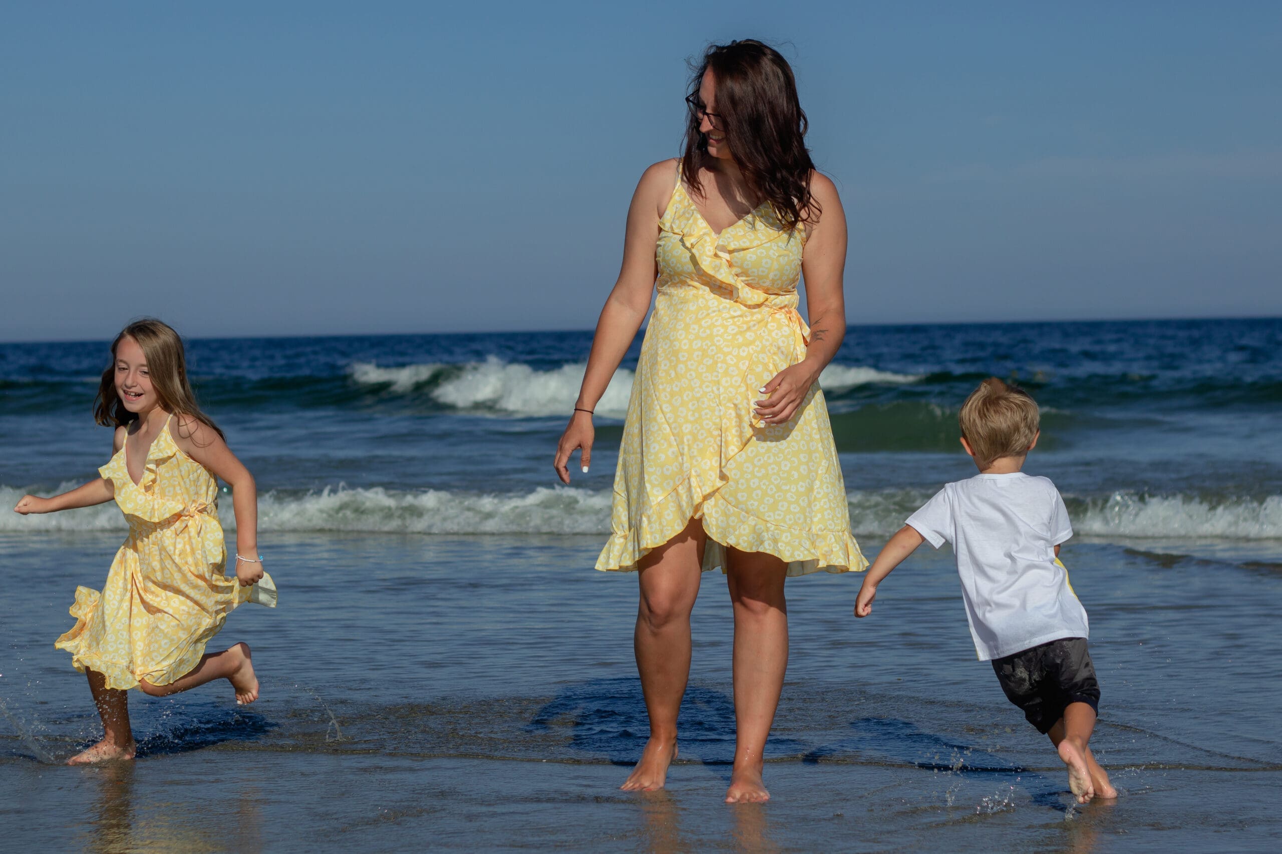 Lifestyle family photography session in Boston Seaport”